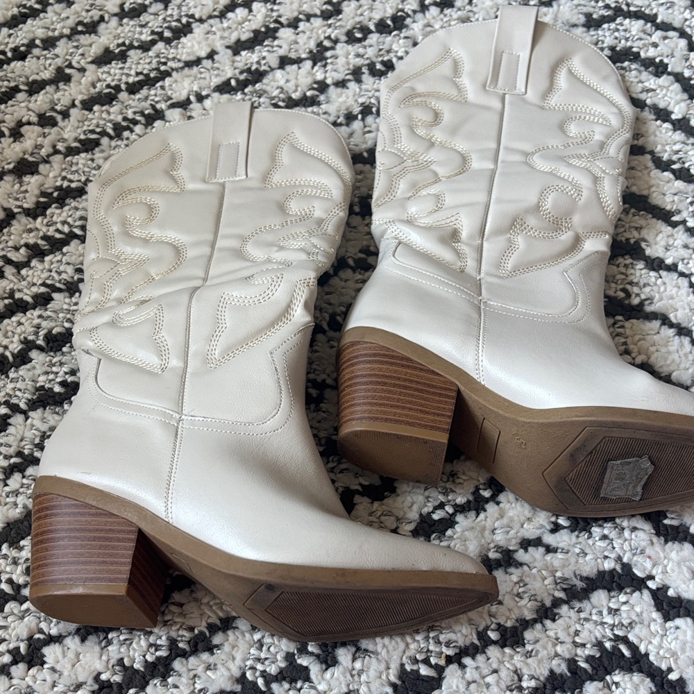 Journee Collection Cream Western Heeled Boots